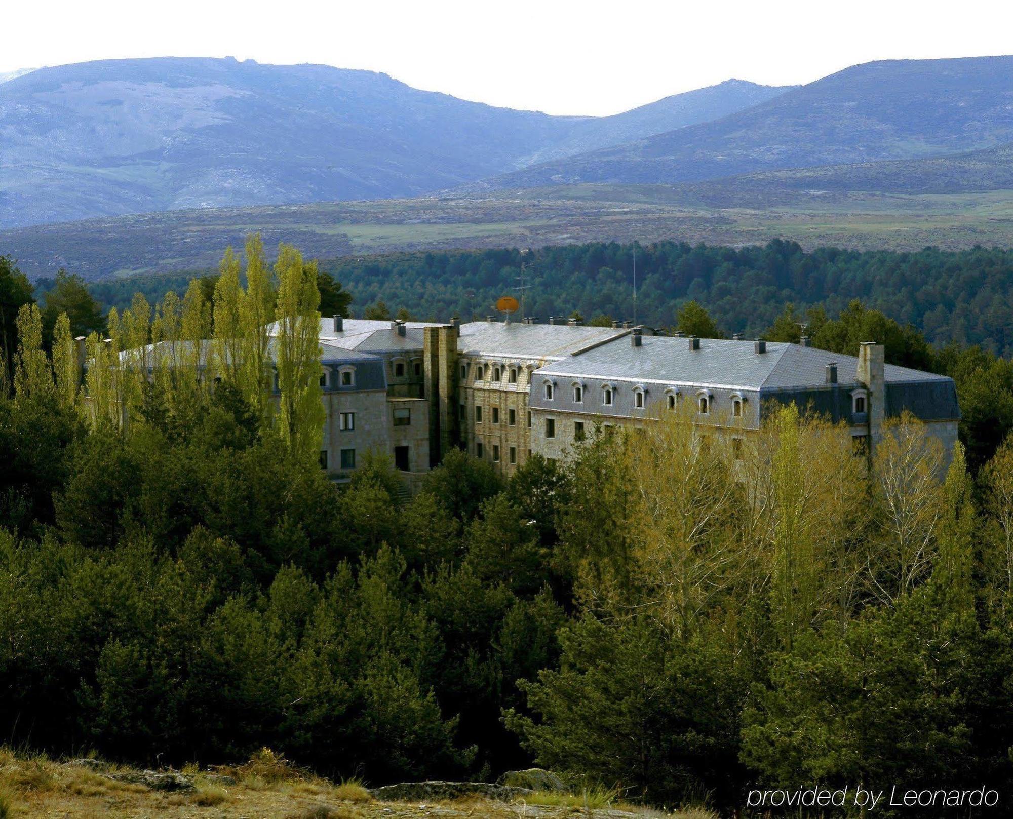 Parador De Gredos Наварредонда-де-Гредос Экстерьер фото